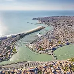 Maison Pour 4, Terrasse, Proche Gare *