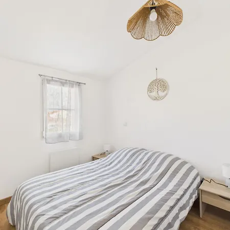 Maison Pour 4, Terrasse, Proche Gare