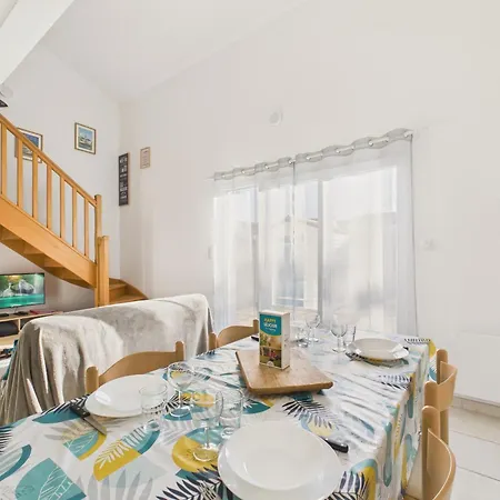 Maison Pour 4, Terrasse, Proche Gare Feriehus